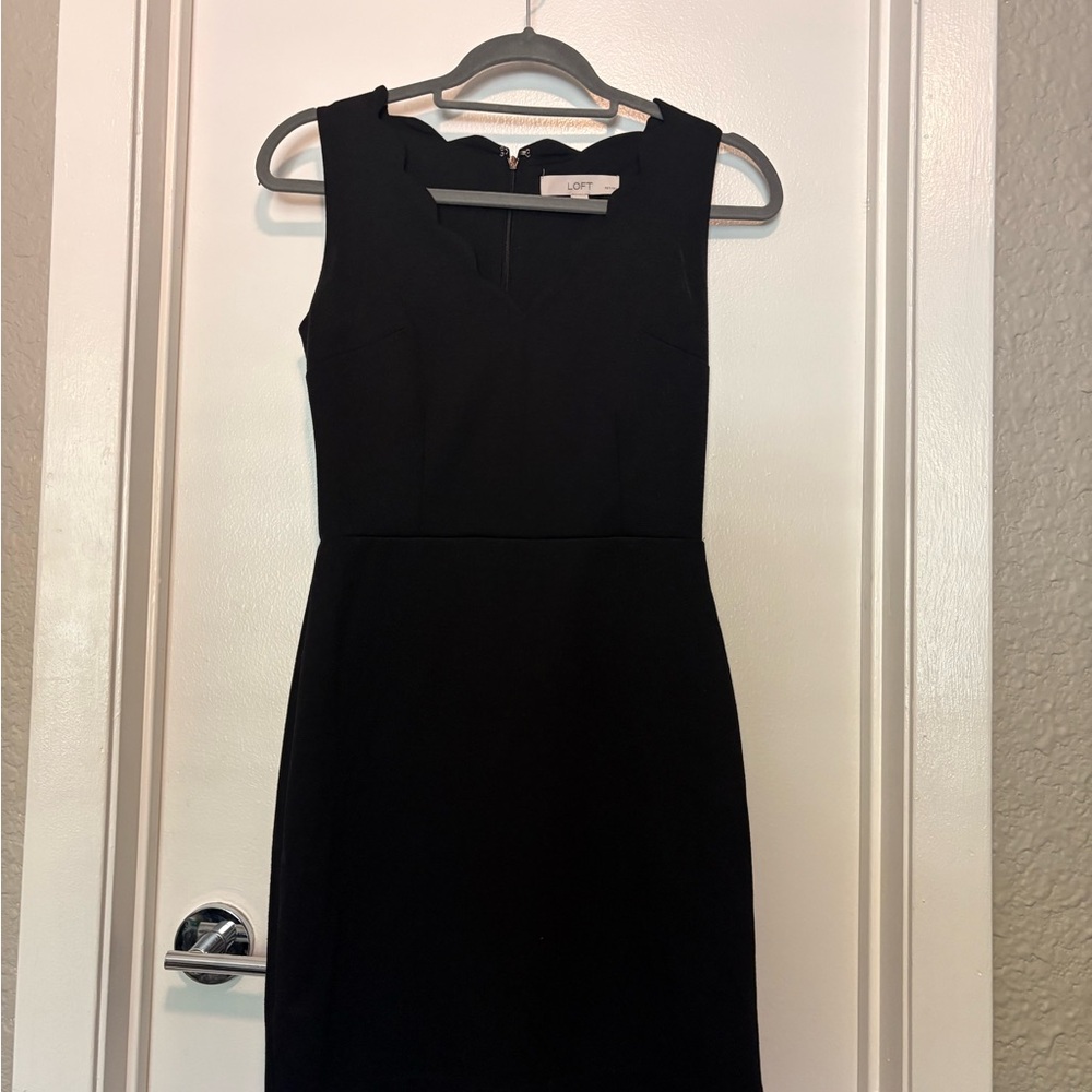 LOFT Black Sleeveless Scalloped Neck Dress 00P